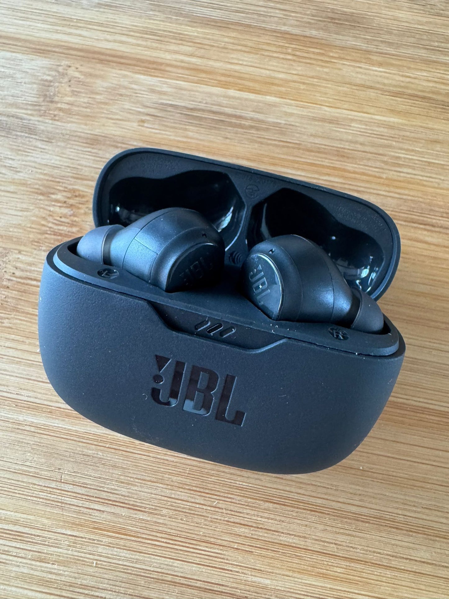 JBL WAVE BEAM - Kabellose In-Ear Ohrhörer mit IP54 und IPX2 Wasserdichtigkeit – Freisprechfunktion und 32 Stunden Akkulaufzeit – Schwarz